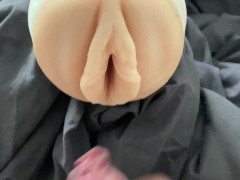 Masturbation sur la grosse chatte blonde