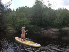Голая девушка в тур походе на САПе - Screenshot 10 of 16 - Erotica