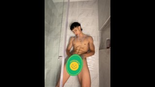 Junger Mann so heiß, dass er in der Dusche masturbiert | @SaosMusica