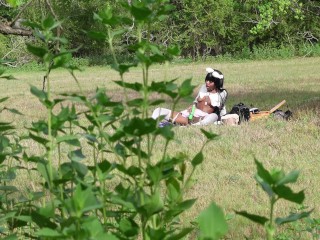 Pequeña Ebony Cosplayer Pillada Masturbándose En El Parque