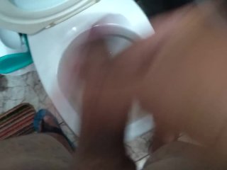 Masturbando no banheiro