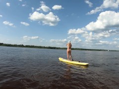 Голая прогулка на САП борде по судоходной реке - Screenshot 11 of 16 - Nude Beach