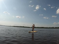 Голая прогулка на САП борде по судоходной реке - Screenshot 13 of 16 - Erotica