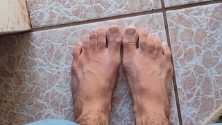 Eu tenho um fetiche tão intenso nos dedos dos pés