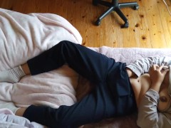 【盗撮風】「乳首いじりながらのマンズリやっべ！！」ボーイッシュ女子のオナニー - Screenshot 14 of 16 - Girl Masturbating
