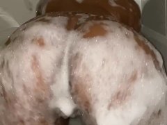 Hot bubble bath 🧼🫧
