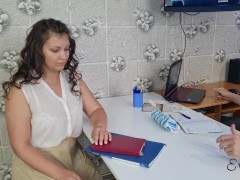 Студентка пришла на экзамен к сексуальному преподавателю и ушла с полными трусиками спермы. 1/16