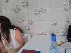 Студентка пришла на экзамен к сексуальному преподавателю и ушла с полными трусиками спермы. 4/16