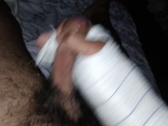 Socando com a mão engessada