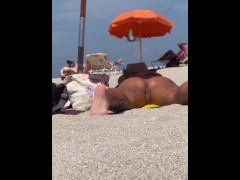 Geile beim Fingern am FKK Strand erwischt!