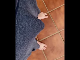 Rubbing quick my boner to cumshot, while just nobody‘s watching 🍌✊💦