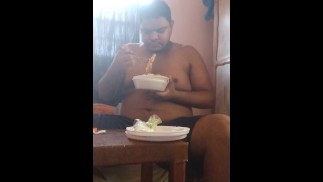 Съедение 1,5 кг пищи