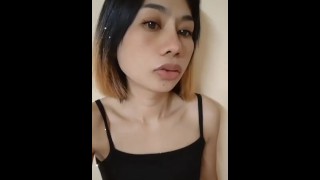 Cute seins minces d’une fille asiatique sexy et excitée