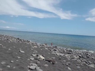 2ª Parte: Solo En La Playa Con Deslizamiento Transparente. Dos Extraños a Mi Lado
