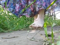POV: танцую в саду перед своей шлюхой. Смотри на мои грязные стопы - футфетиш