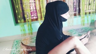 Fille en hijab avec son petit ami