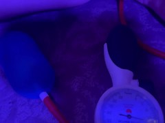 Ласкает мокрую киску и кончает от МАССАЖЕРА ДЛЯ ОРГАЗМОВ - Screenshot 10 of 16 - Orgasm