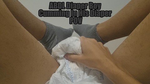 ABDL Diaper Boy Cumming Dans HIs Diaper POV