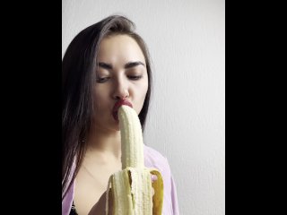 Deep blowjob to a banana, ending in her mouth...