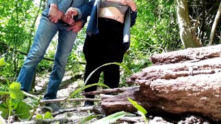 Похотливая свекровь пришла на помощь дрочащему зятю на природе