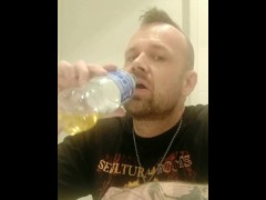Perv wanker drinking his own pee in public restroom - Screenshot 14 of 16 - Piss