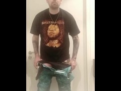 Perv wanker drinking his own pee in public restroom - Screenshot 4 of 16 - Piss