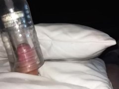 Gemolken tussen sexy leren kussentje,s