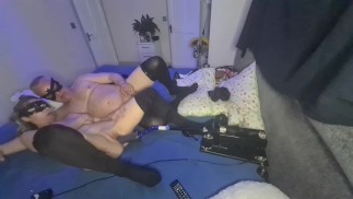 喜欢他妈的机器和不同的鸡巴的辣妻对她的作弊持开放态度