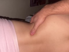 Sexo rápido y efectivo con mi hermanastra; ¡su culo es fenomenal!