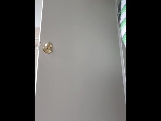 ХМ, ПРОСТО ПОТОМУ, ЧТО ТЕБЕ НРАВИТСЯ ЖЕЛТЫЙ И ОНО, С ЭТОЙ ТОЧКИ ЗРЕНИЯ, ХА-ХА!!!