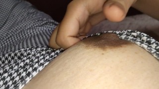 "Wrinkled nipples feel good ♥️" Japanese woman who feel nipple masturbation in close-up ♥️