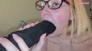 Masturbándose sobre calcetines sucios dejados por compañero de cuarto