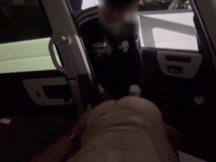 カーセ中に若い男性に覗かれ、逆ナンパで誘ったら生挿入中出しされ彼の前で寝取られちゃった💦お掃除フェラも🥰オマンコから垂れてくる他人精子を彼氏のチンポに付け味わう変態巨乳M熟女💕　日本人/NTR - Screenshot 10 of 16 - セックス