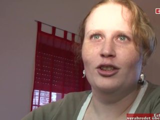 Mollige deutsche Frau mit dickem Arsch verführt einen Kerl zum Sex