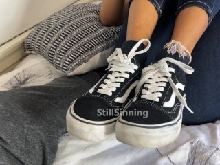 Latina Student give VANS Shoejob for a Big Cummy MESS 😈