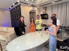 Студенты празднуют сдачу экзаменов дикой домашней оргией - Screenshot 1 of 16 - Group