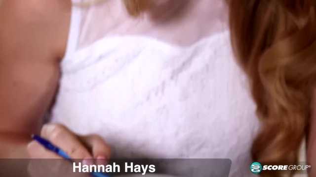 Frühreife Blondine Mit Bügelbrettbrust Möchte Ihren Analfantasien Freien Lauf Lassen.