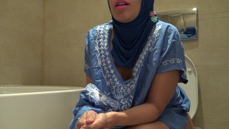 Kinky French Arabic Wife - پاشیدن آب دختر حشری ایرانی
