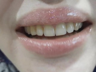 ASMR LENTE LAMIENDO💧SALIVA💧ESCUPIR💧BABEO💧