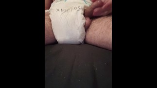 Раздавливаю подгузник и