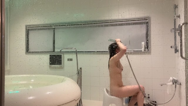 【素人盗撮NTR】旅行先のホテルでシャワー中に侵入。彼氏持ちJDと裸のお付き合いの結果。。。