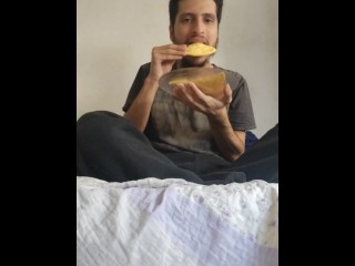 Dude Eating a few Pastrys I Love doing Mukbangs