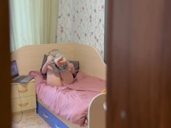 Спалил сводную сестру за просмотром порно и дал ей ощутить вкус настоящего члена - Screenshot 1 of 16 - Masturbation