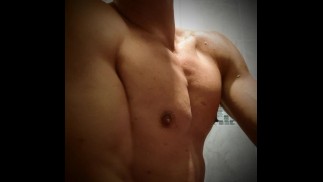 直奔主题。乳液....