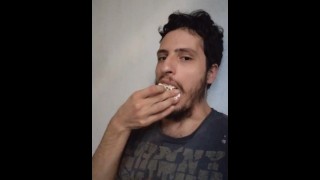 Mucho tiempo sola en mi cuarto comiendo palomitas de maíz