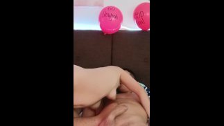 Наслаждаюсь с моей милой и горячей сводной двоюродной сестрой