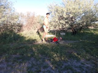 linda trans te muestra sus minifaldas con sandalias desnuda en publico muy caliente disfrutala