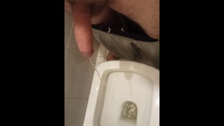 Meu pau com tesão está mijando e sonhando com sua boca.