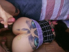 Mi madrastra se queda atorada y aprovecho de venirme en su enorme y delicioso culo