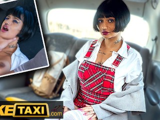 Fake Taxi- Estudante Francesa Gostosa Seduz o Motorista do Táxi Para Uma Corrida De Graças